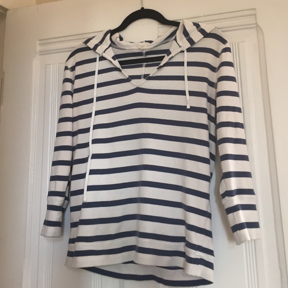 ⚓️JCrew hooded Vneck top⚓️