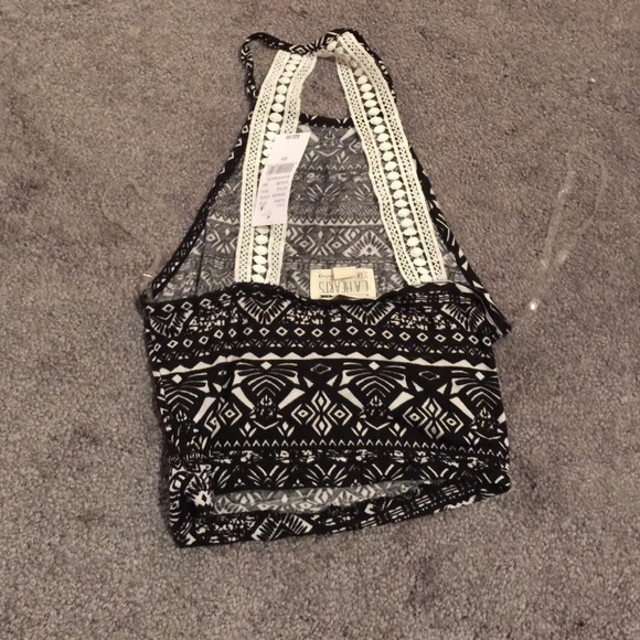 Black and white crop top - Picture 2 of 3