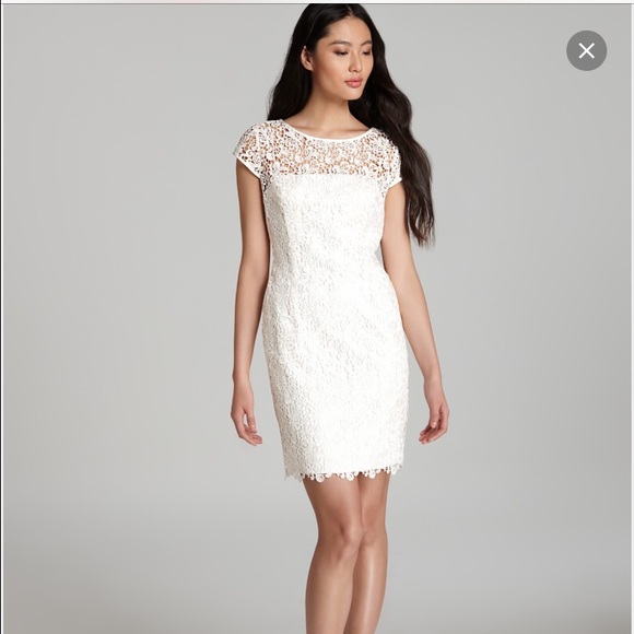 Adrianna Papell Dresses & Skirts - ❤️final markdown❤️ lace short dress
