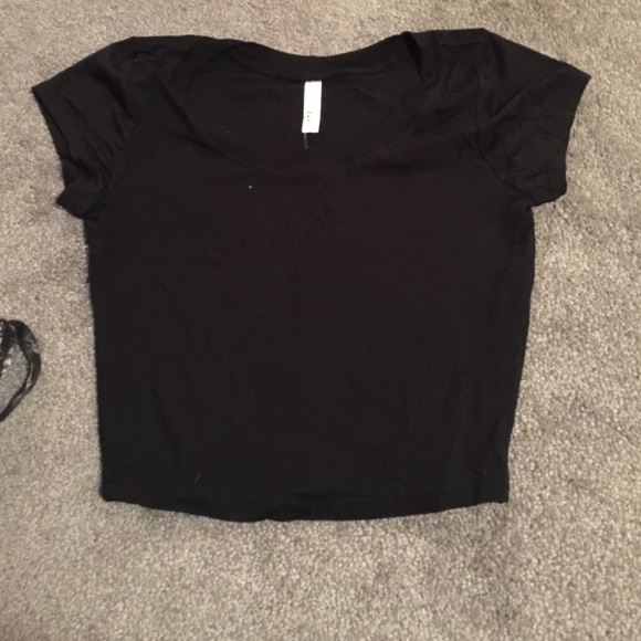 Black round neck crop top - Picture 1 of 3