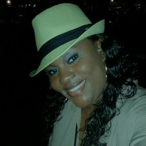 Meet your Posher, Joya