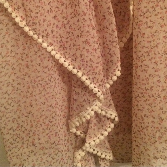 CUTE FLORAL TOP - Picture 3 of 3