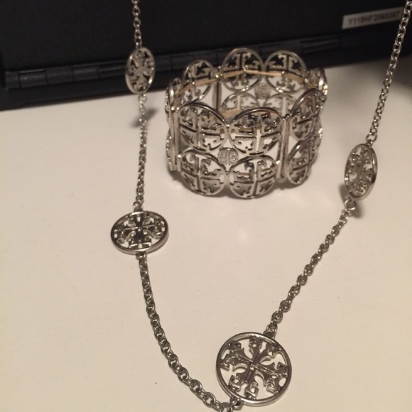 Silver necklace and bracelet set