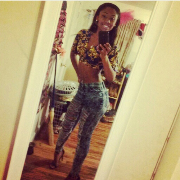 High waisted ripped jeans