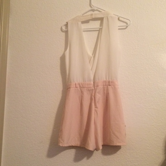 SEXY WHITE AND LIGHT PINK ROMPER BACKLESS - Picture 2 of 2