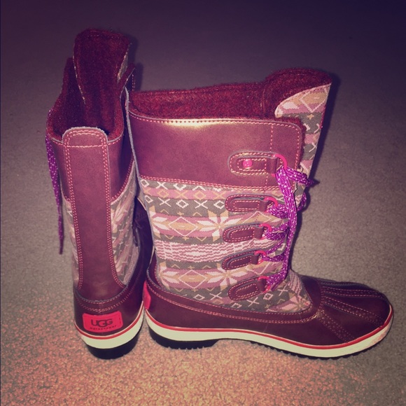 Ugg Snow Boots in Maroon