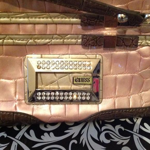 Guess purse - Picture 2 of 4