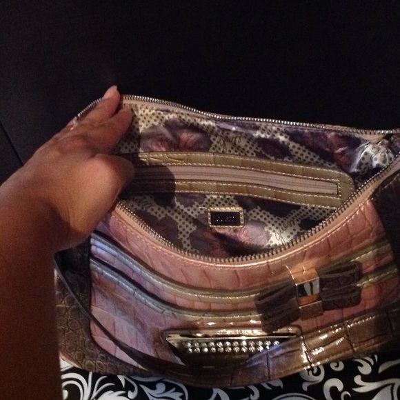 Guess purse - Picture 3 of 4