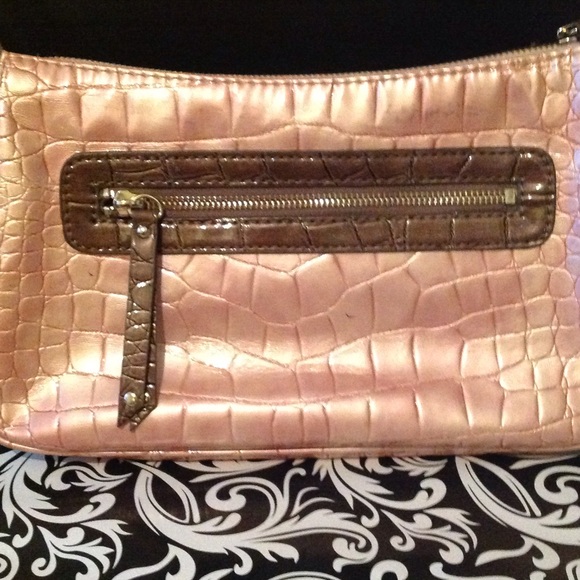 Guess purse - Picture 4 of 4