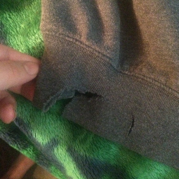 VS sweater - Picture 3 of 4