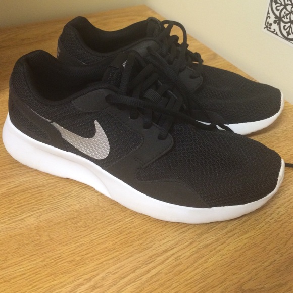 Black Nike Kaishi