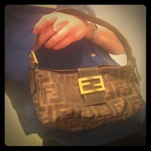 KNOCK OFF Fendi clutch purse