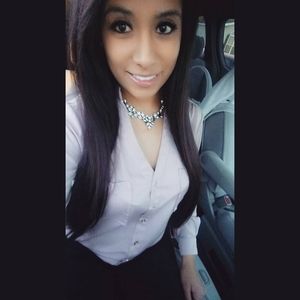 Meet your Posher, Dennise