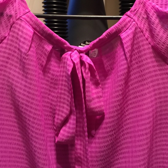 Pink/purple short sleeve top with bow on back - Picture 3 of 3