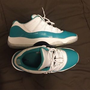 Aqua 11s size 6.5Y (women's 8)