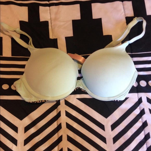 2, 34 B vs pink bras