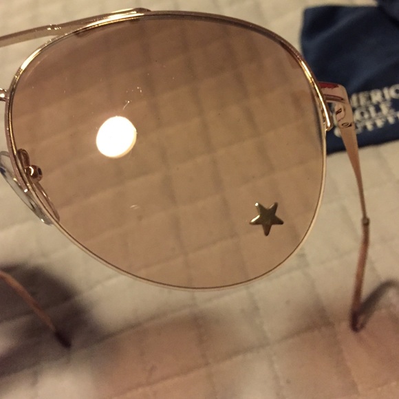 Gold Aviator style sunglasses - Picture 2 of 4