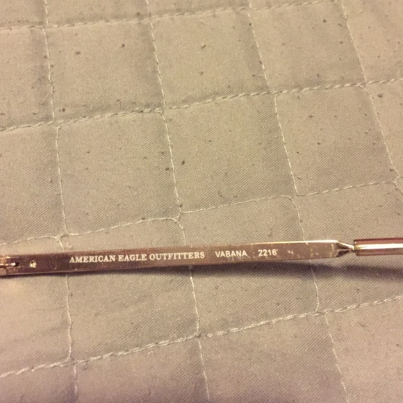 Gold Aviator style sunglasses - Picture 3 of 4