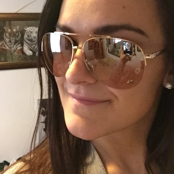 Gold Aviator style sunglasses - Picture 4 of 4