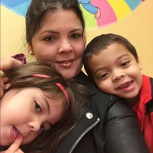 Meet your Posher !!!! Hello everybody!!! - Picture 1 of 4