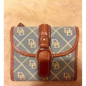 Dooney & Bourke wallet