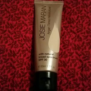 Josie Maran argan tinted moisturizer