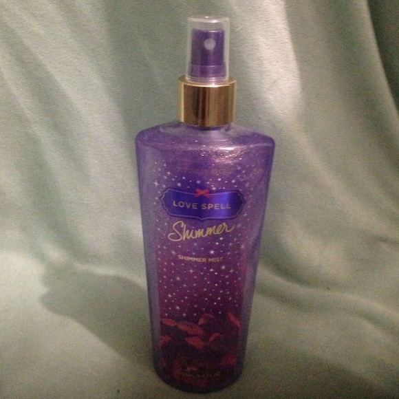 Victoria's Secret Love Spell shimmer mist