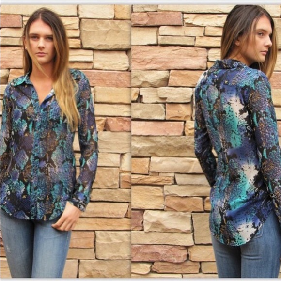 Harper Trends Tops - 💜 Beautiful purple/teal sheer snakeskin shirt
