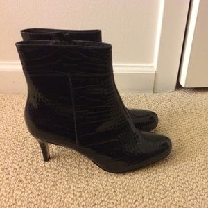 Kate spade round toe boots - never worn!!!!
