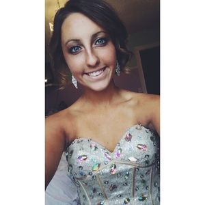 Meet your Posher, Delaney