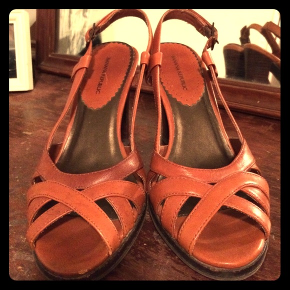 Banana Republic throw back heels, brown
