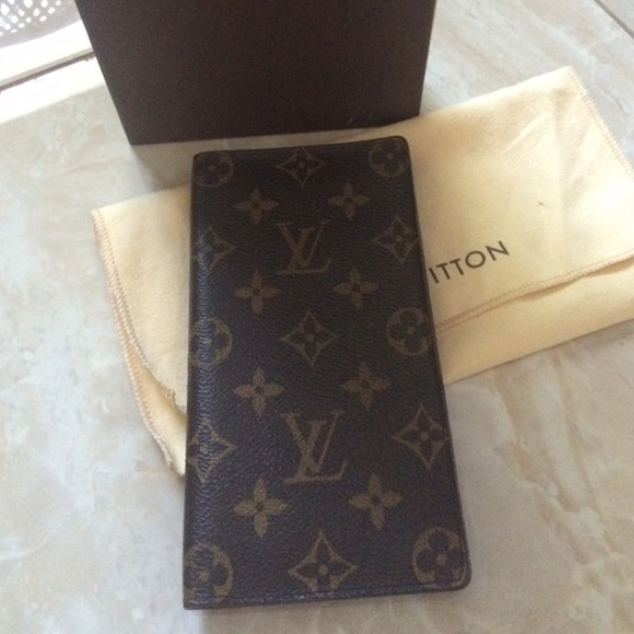 Louis Vuitton Handbags - Louis Vuitton Monogram Wallet