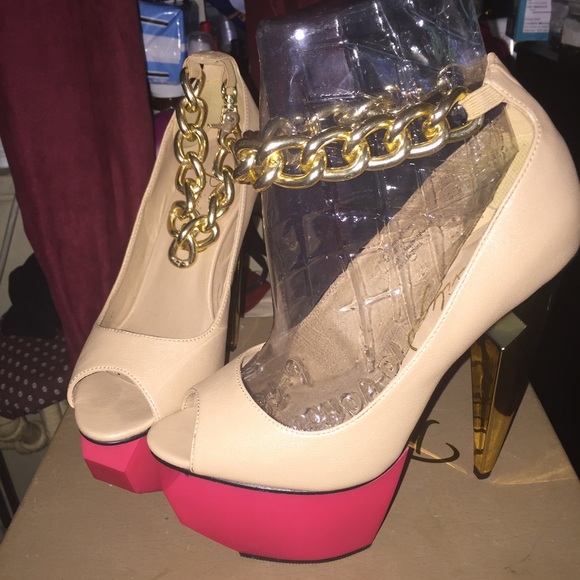 Privileged pumps size 9