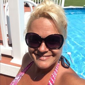 Meet your Posher, Lorrie