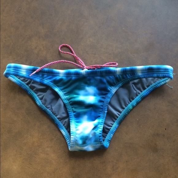 JOLYN blur European cut bottom