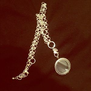 Origami owl pendant and chain