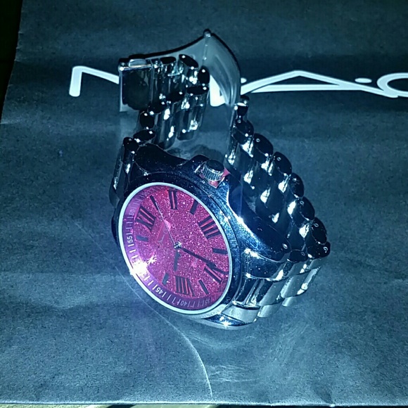 SILVER WATCH - Picture 2 of 2