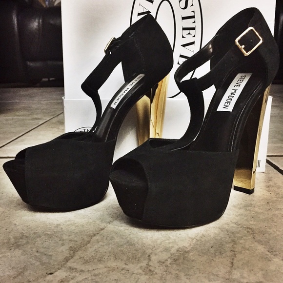 Steve Madden Dyvine Platform size 6