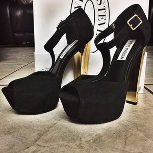 Steve Madden Dyvine Platform size 6