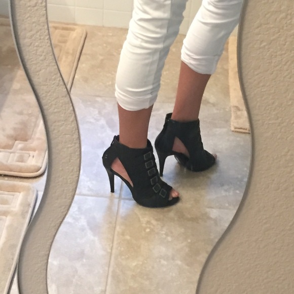 🚫💥SOLD💥🚫Peep toe ankle booties. NWOT - Picture 3 of 4