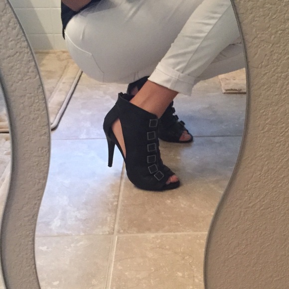 🚫💥SOLD💥🚫Peep toe ankle booties. NWOT - Picture 4 of 4