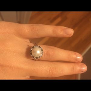 Beautiful pearl pandora ring