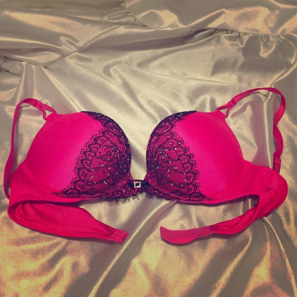 Hold Victoria's Secret Miraculous Plunge Bra 34A