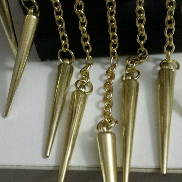 Draped gold spiked necklace - Picture 2 of 2