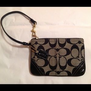 Coach Hamptons Signature Wristlet