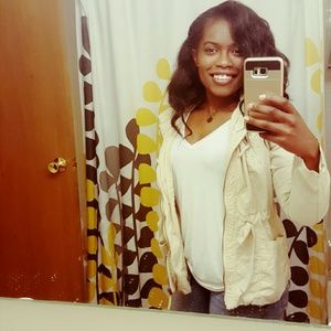 Meet your Posher, Alexis