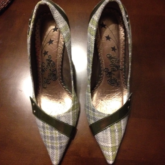 Naughty monkey funky pumps