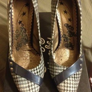 Naughty monkey funky blue pump