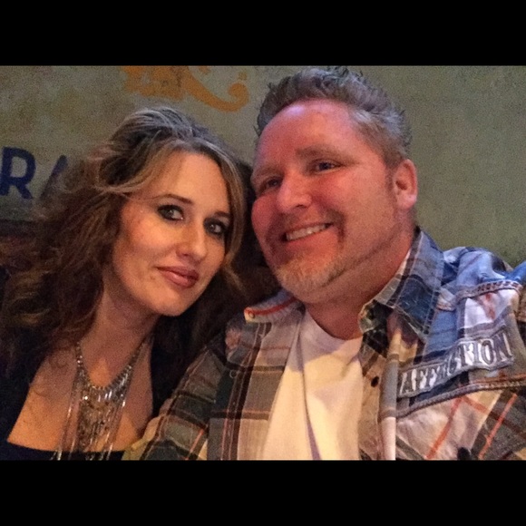 Meet your Posher, Cindy!TOP RATED SELLER⭐️⭐️⭐️⭐️⭐️ - Picture 2 of 2