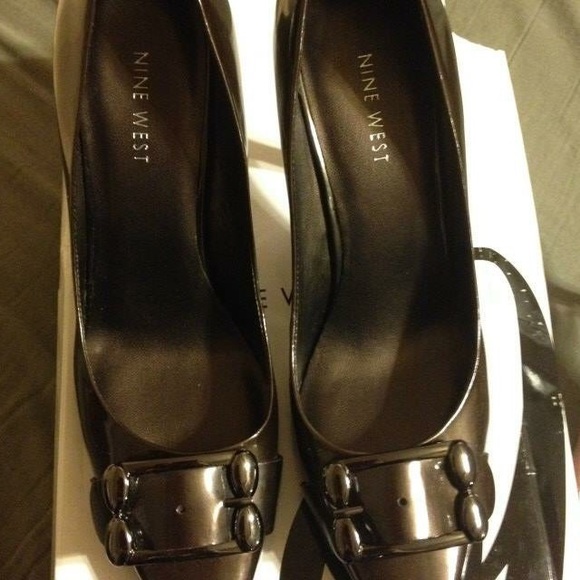 Nine West leather pumps